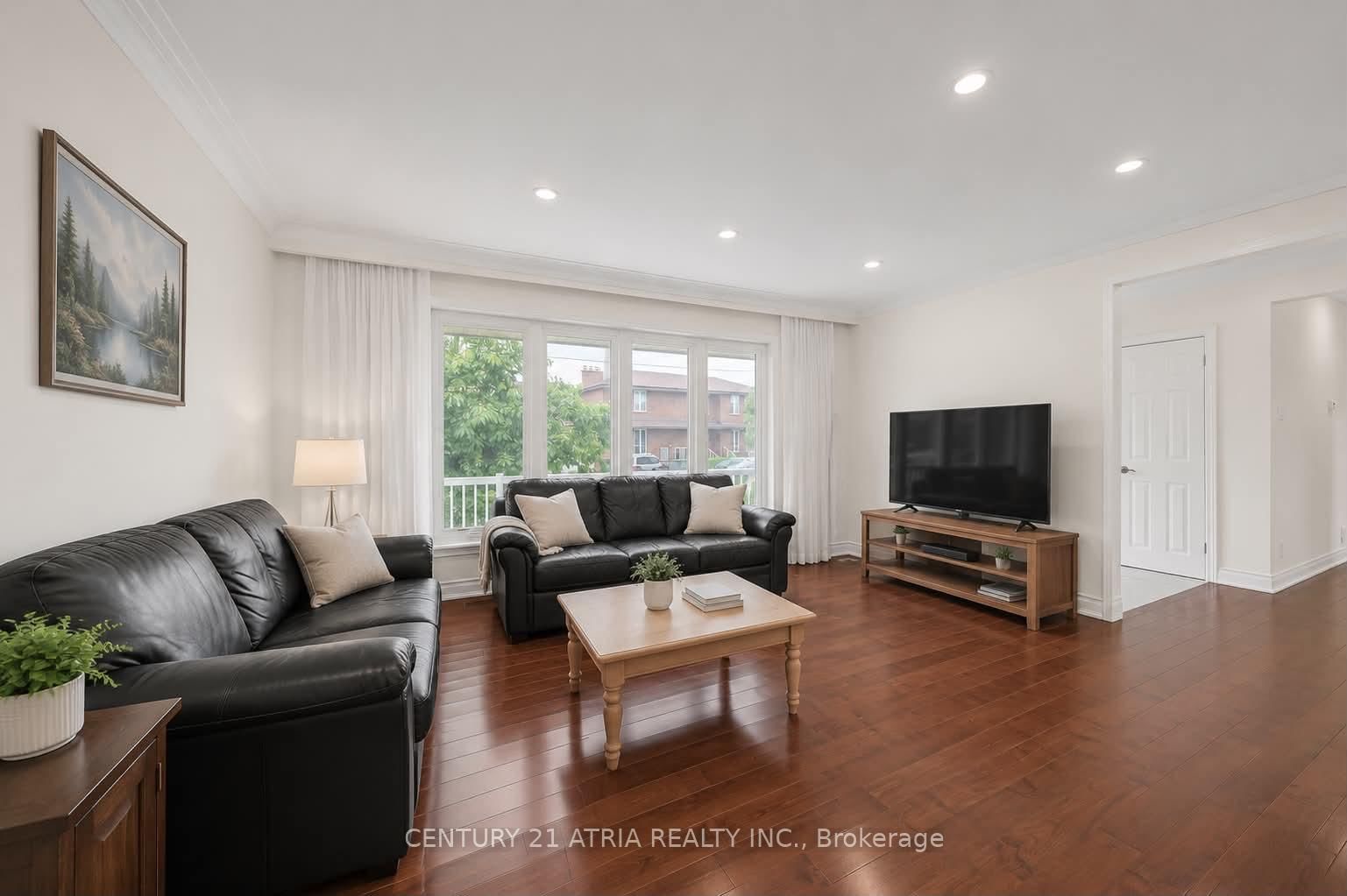 110 Harding Avenue • Toronto, ON photo 6