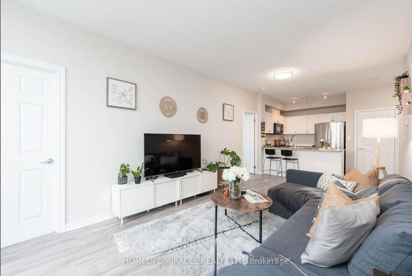 1702-3504 Hurontario St, Mississauga, view 3