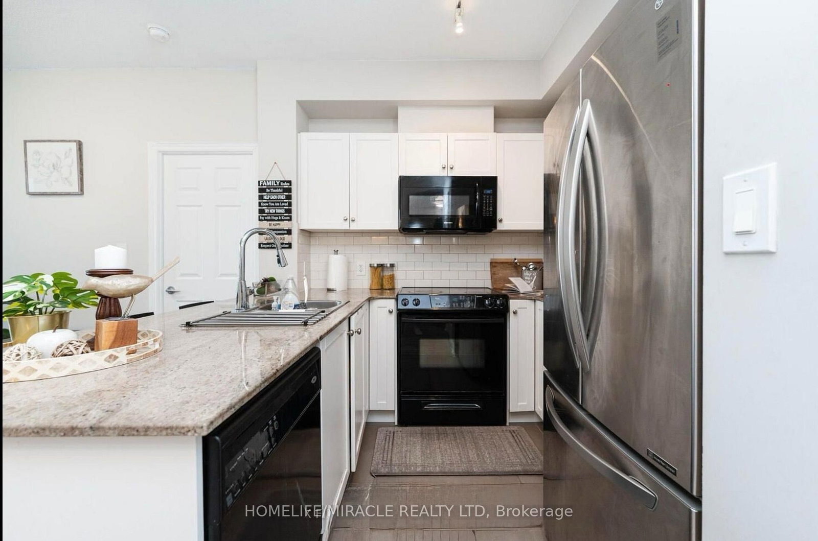 1702-3504 Hurontario St, Mississauga, view 6