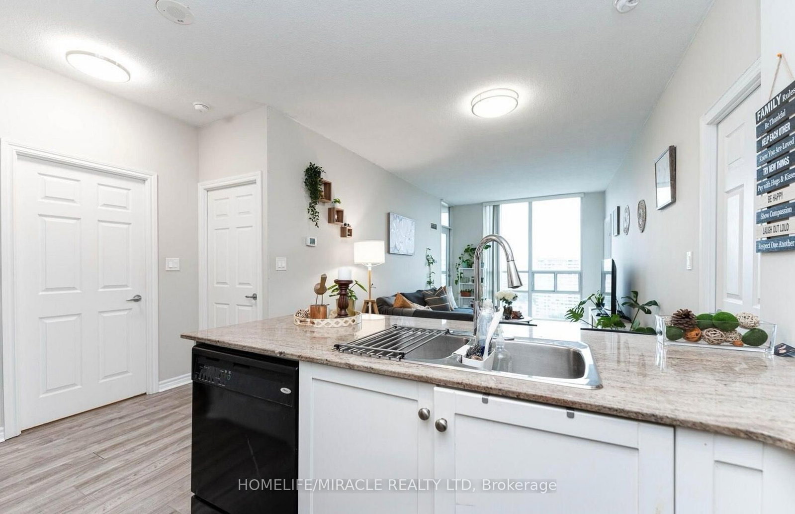 1702-3504 Hurontario St, Mississauga, view 8