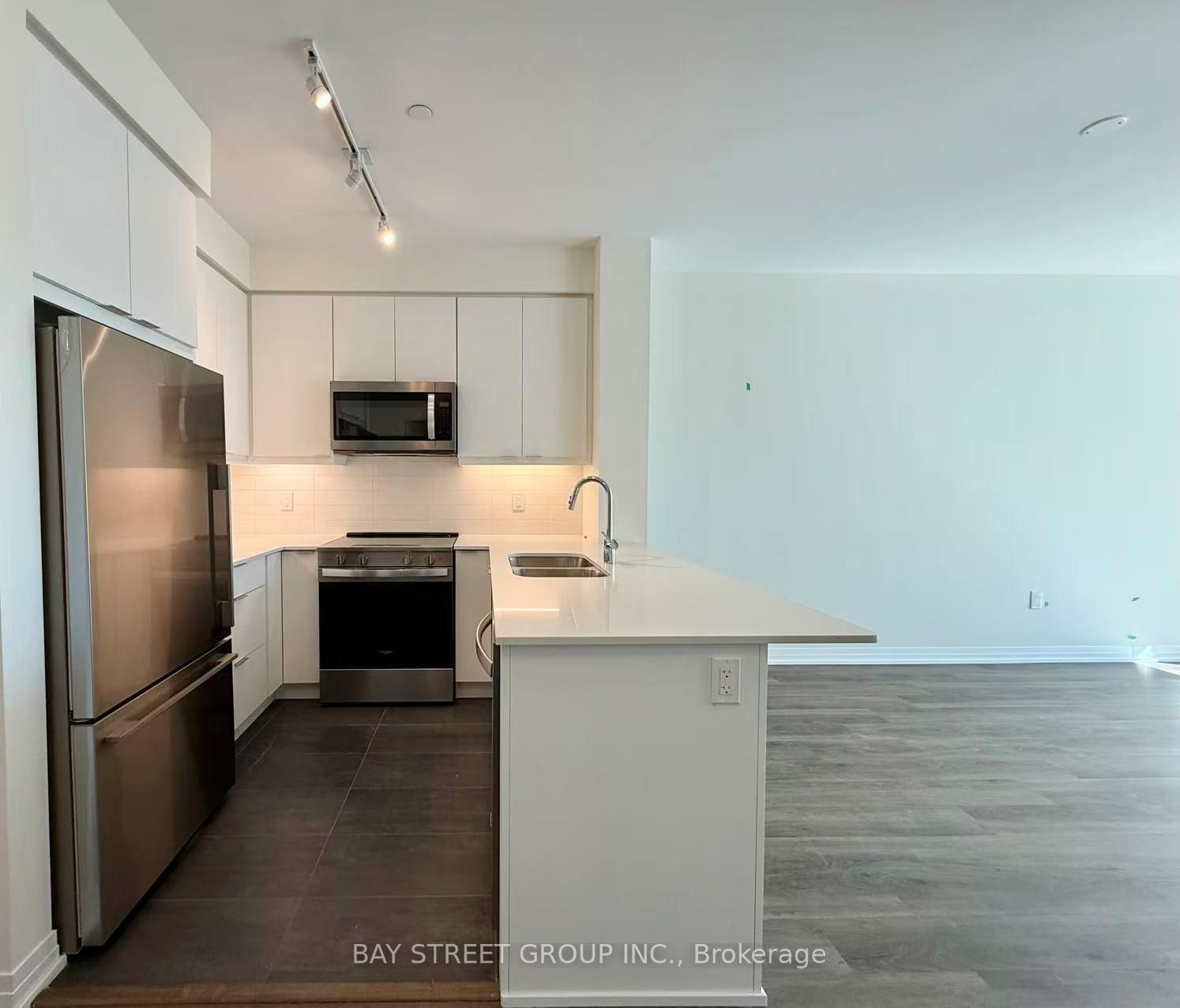 606-15 Watergarden Dr, Mississauga, view 2