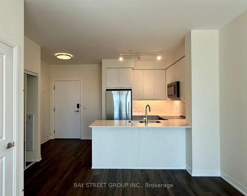 606 - 15 Watergarden Drive