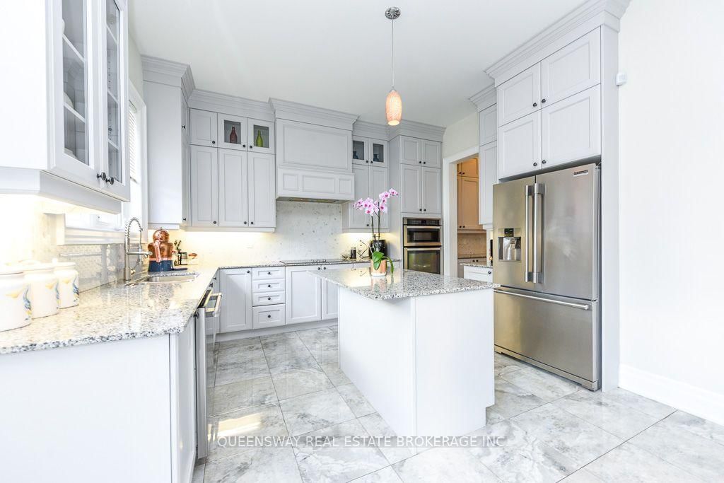 12 Love Court • Brampton, ON photo 9