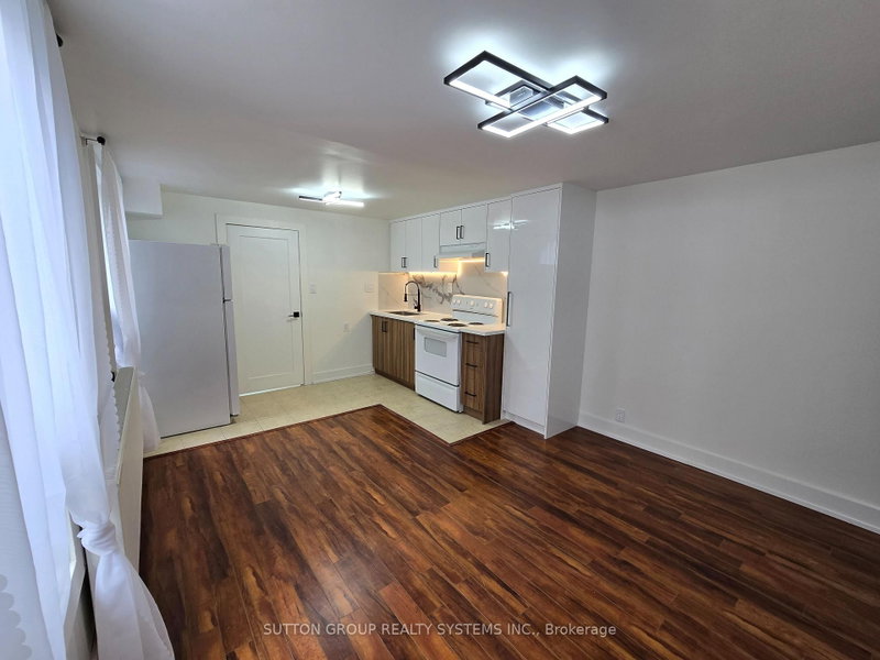 1 - 2886 Lake Shore Boulevard W