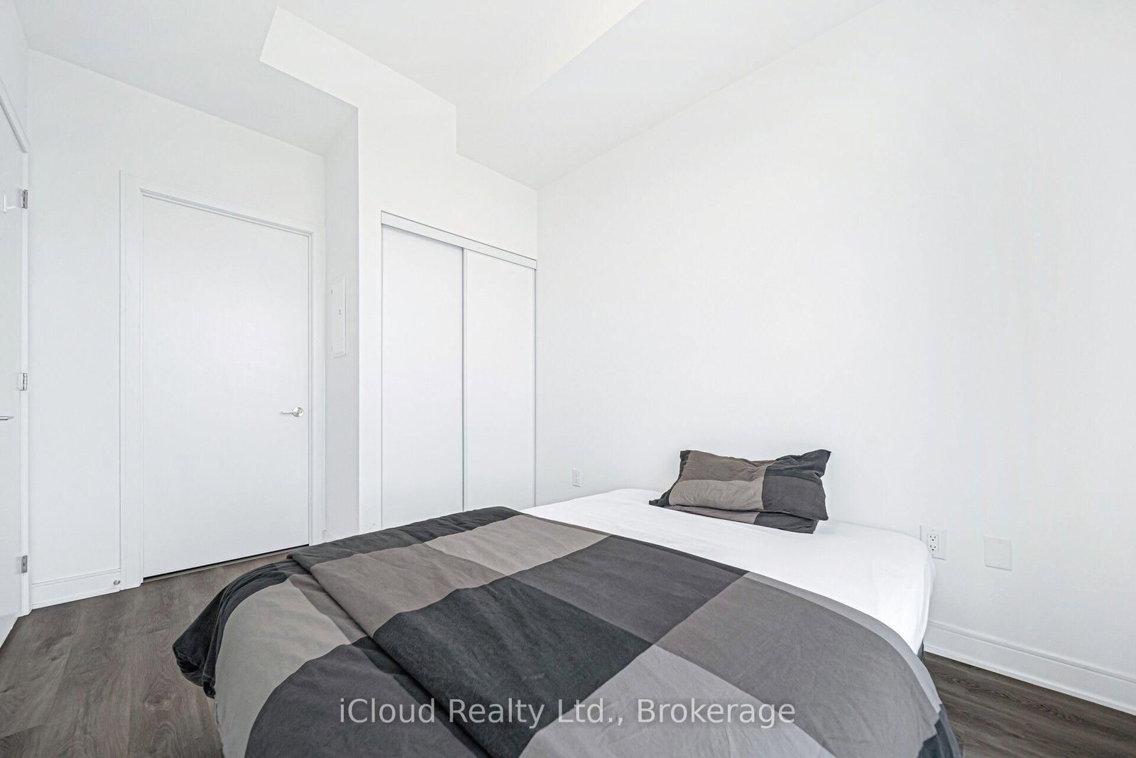 1714-86 Dundas St, Mississauga, view 36