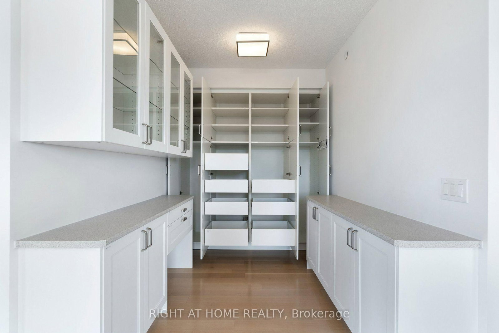 2 Old Mill Drive • #717 • Toronto, ON photo 14