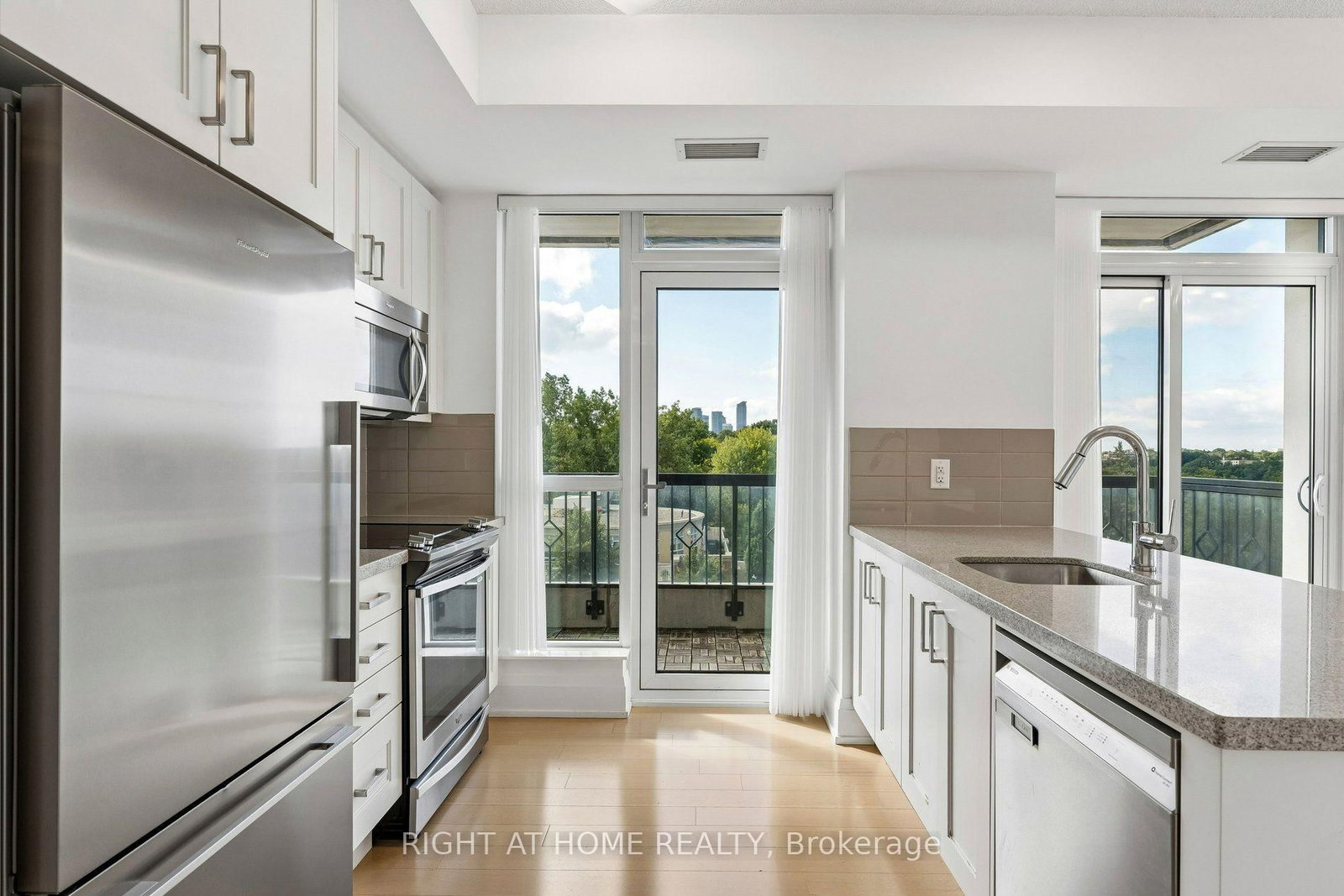 2 Old Mill Drive • #717 • Toronto, ON photo 6