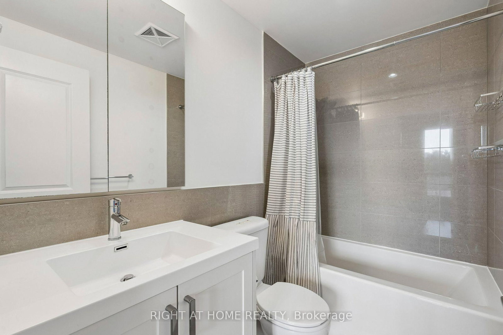 2 Old Mill Drive • #717 • Toronto, ON photo 9