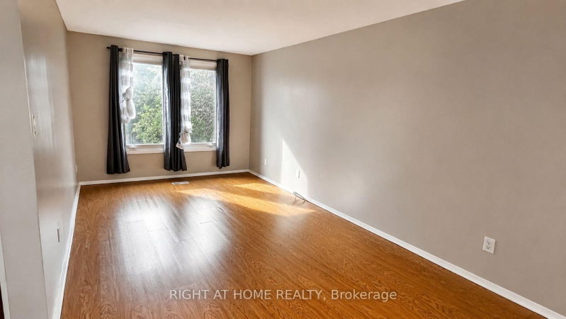 569 Hayward Crescent