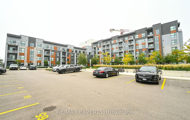 211 - 95 Dundas Street W