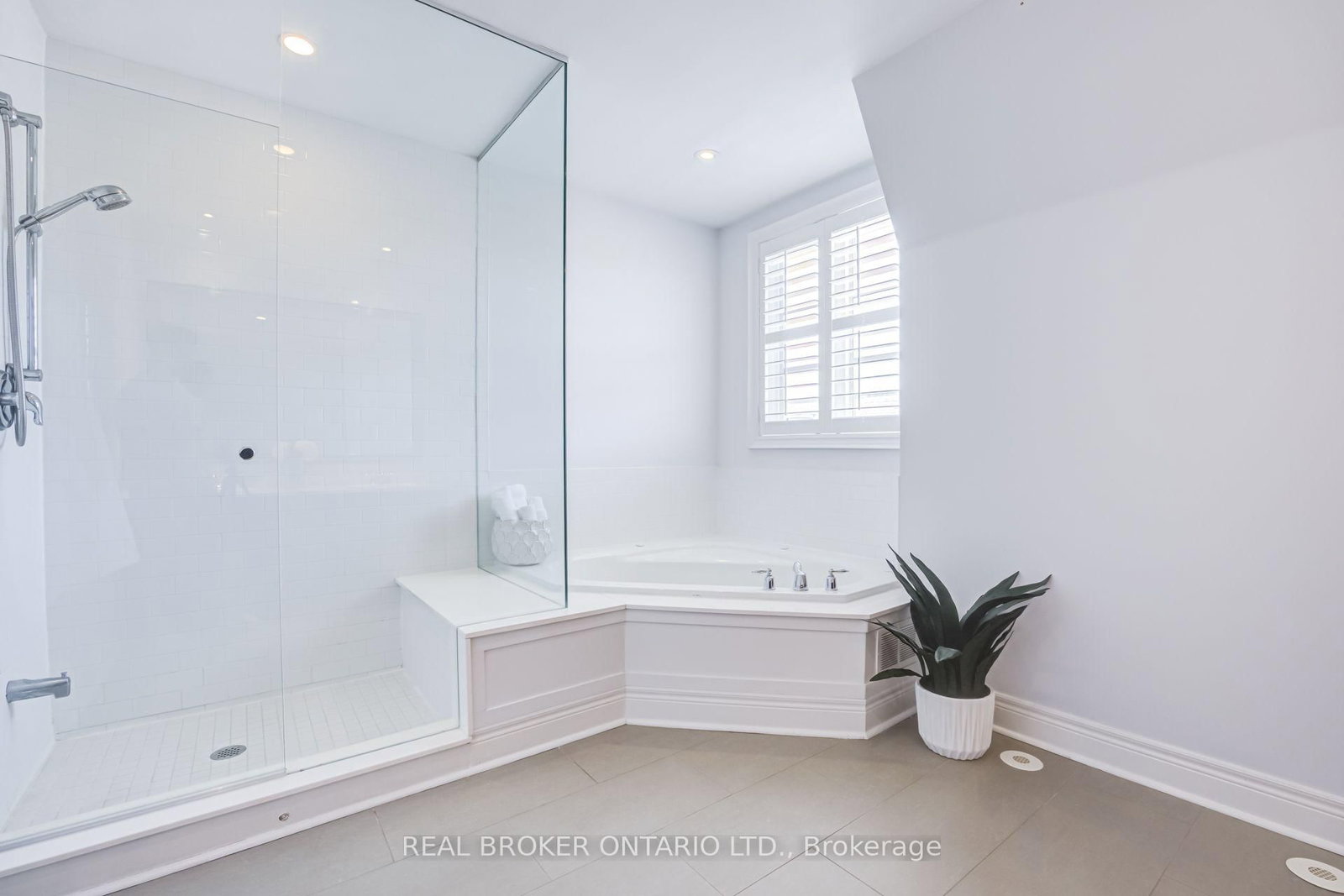 39 Ruby Lang Lane • Toronto, ON photo 19