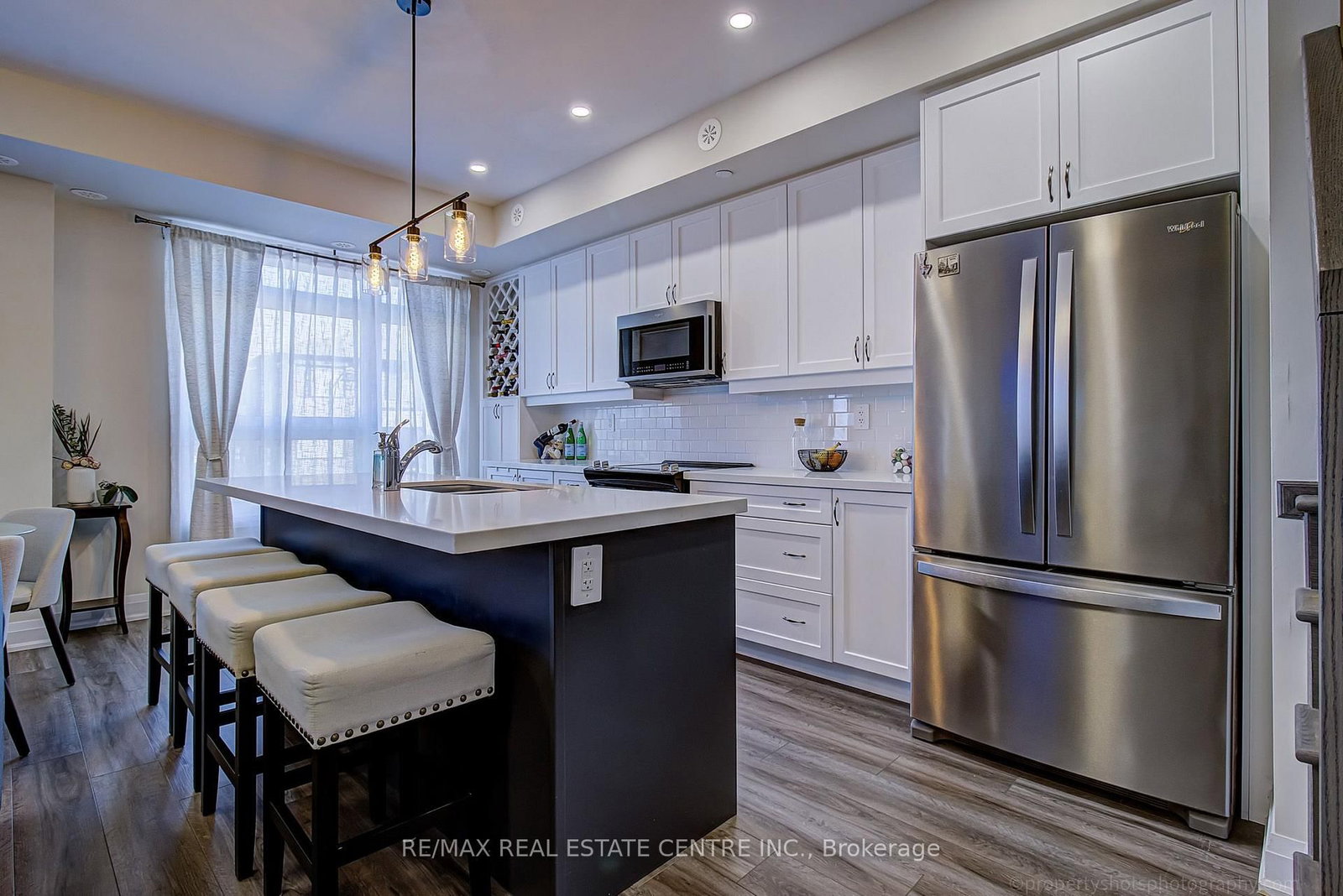 1569 Rose Way • #116 • Milton, ON photo 3