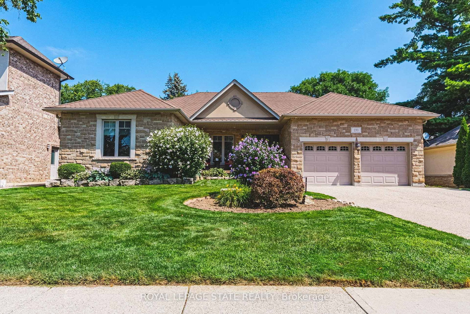231 Pine Cove Road • Burlington, ON photo 3