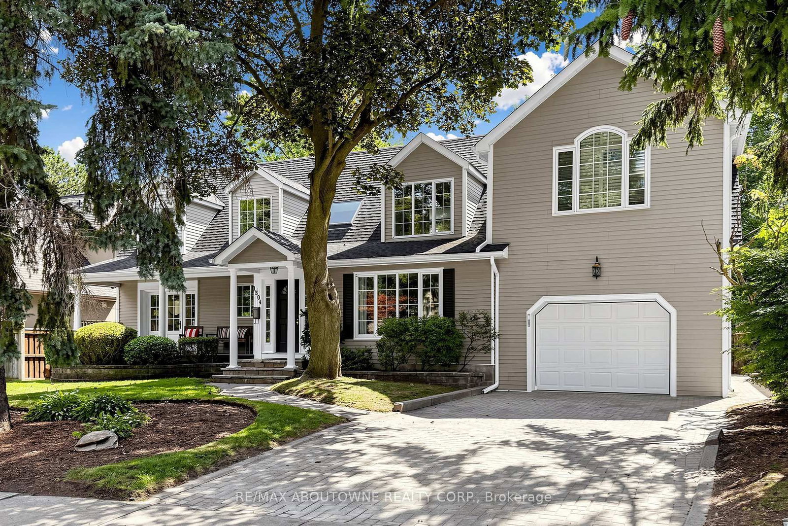 1304 Devon Road • Oakville, ON photo 1