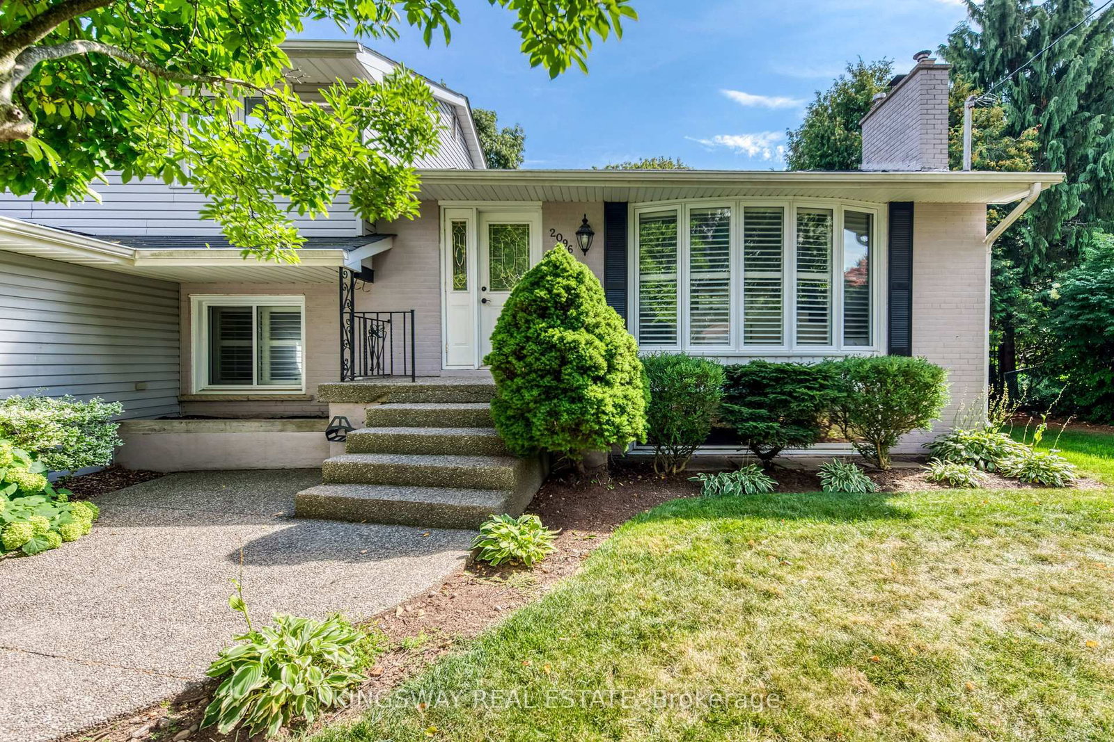 2096 Salvator Boulevard • Oakville, ON photo 3