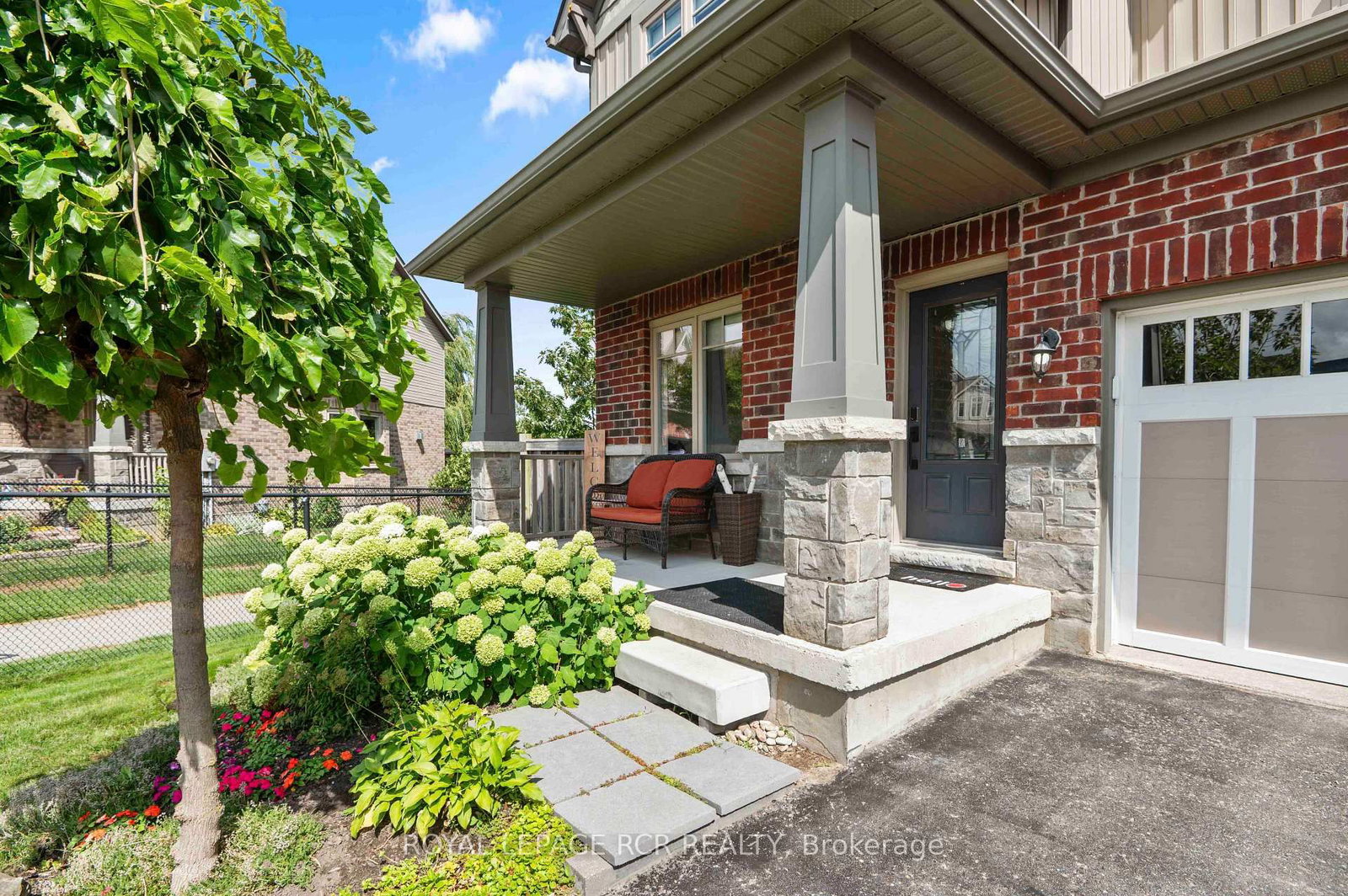 46 Hutchison Court • Orangeville, ON photo 2