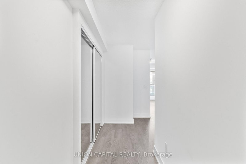 9 Mabelle Ave photo 4