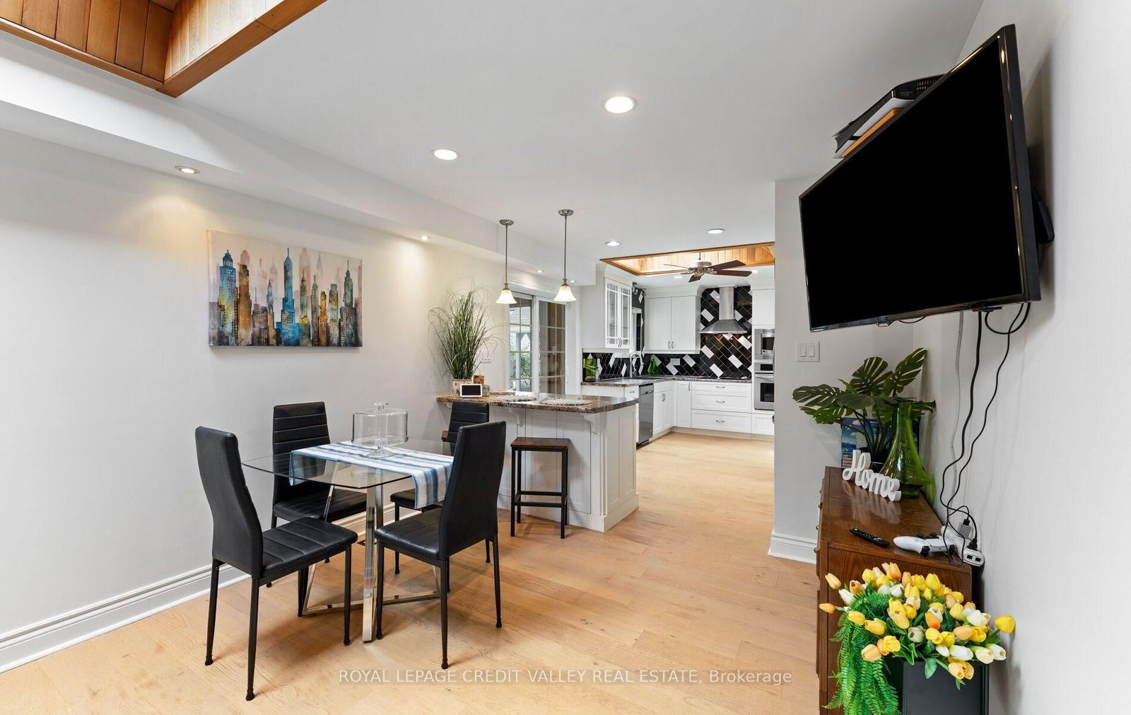 34 Abbey Road W • Brampton, ON photo 11