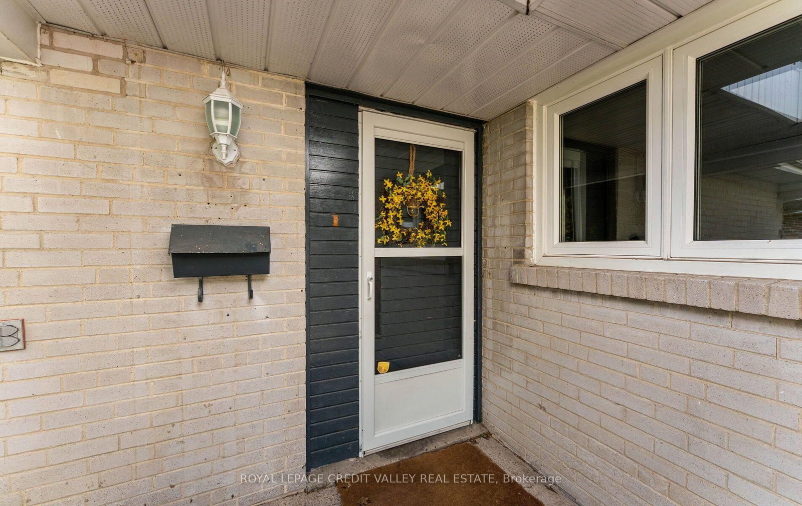 34 Abbey Road W • Brampton, ON photo 4