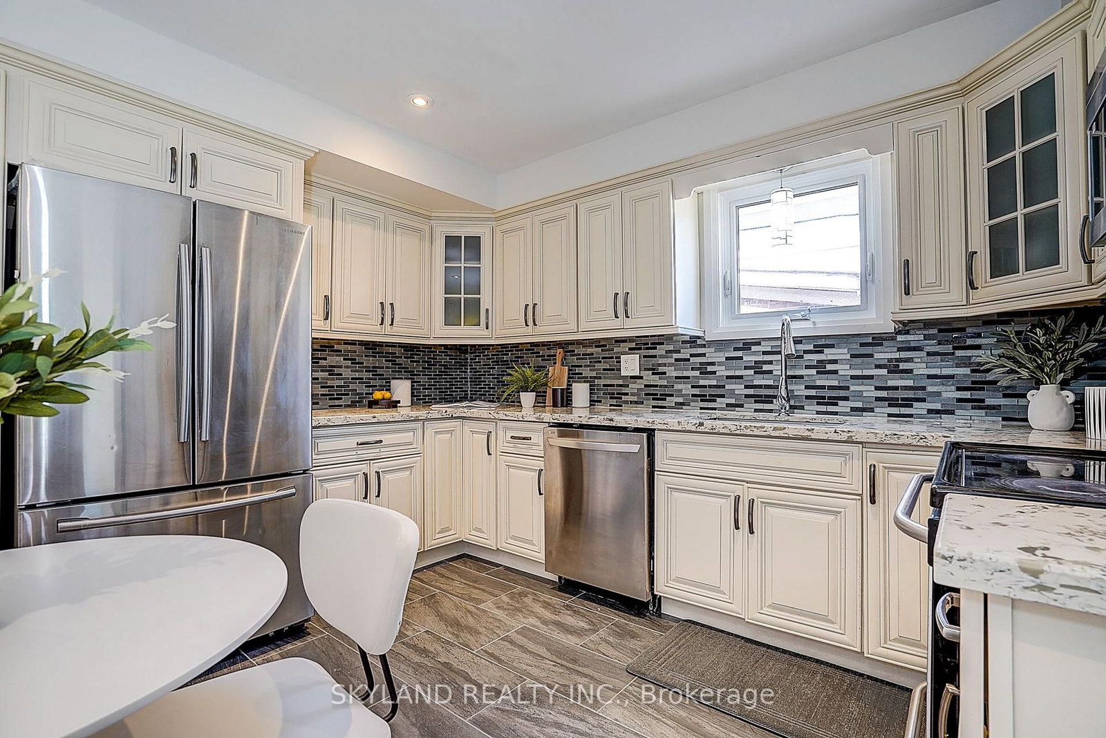 759 Shaw Street • Toronto, ON photo 14