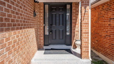 4 Lawnview Court • Brampton, ON photo 2
