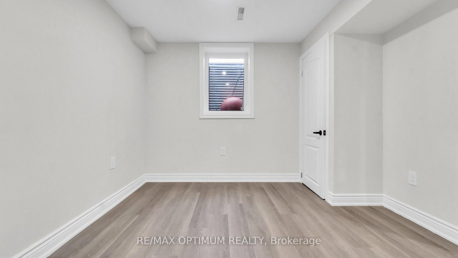 4 Lawnview Court • Brampton, ON photo 36