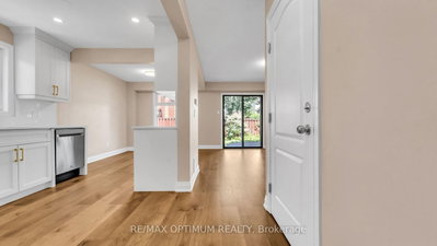 4 Lawnview Court • Brampton, ON photo 4
