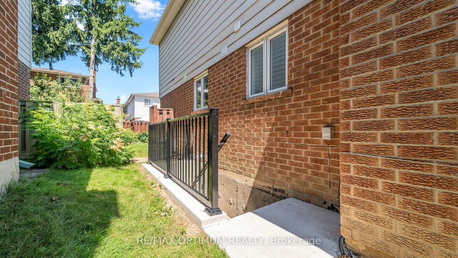 4 Lawnview Court • Brampton, ON photo 42