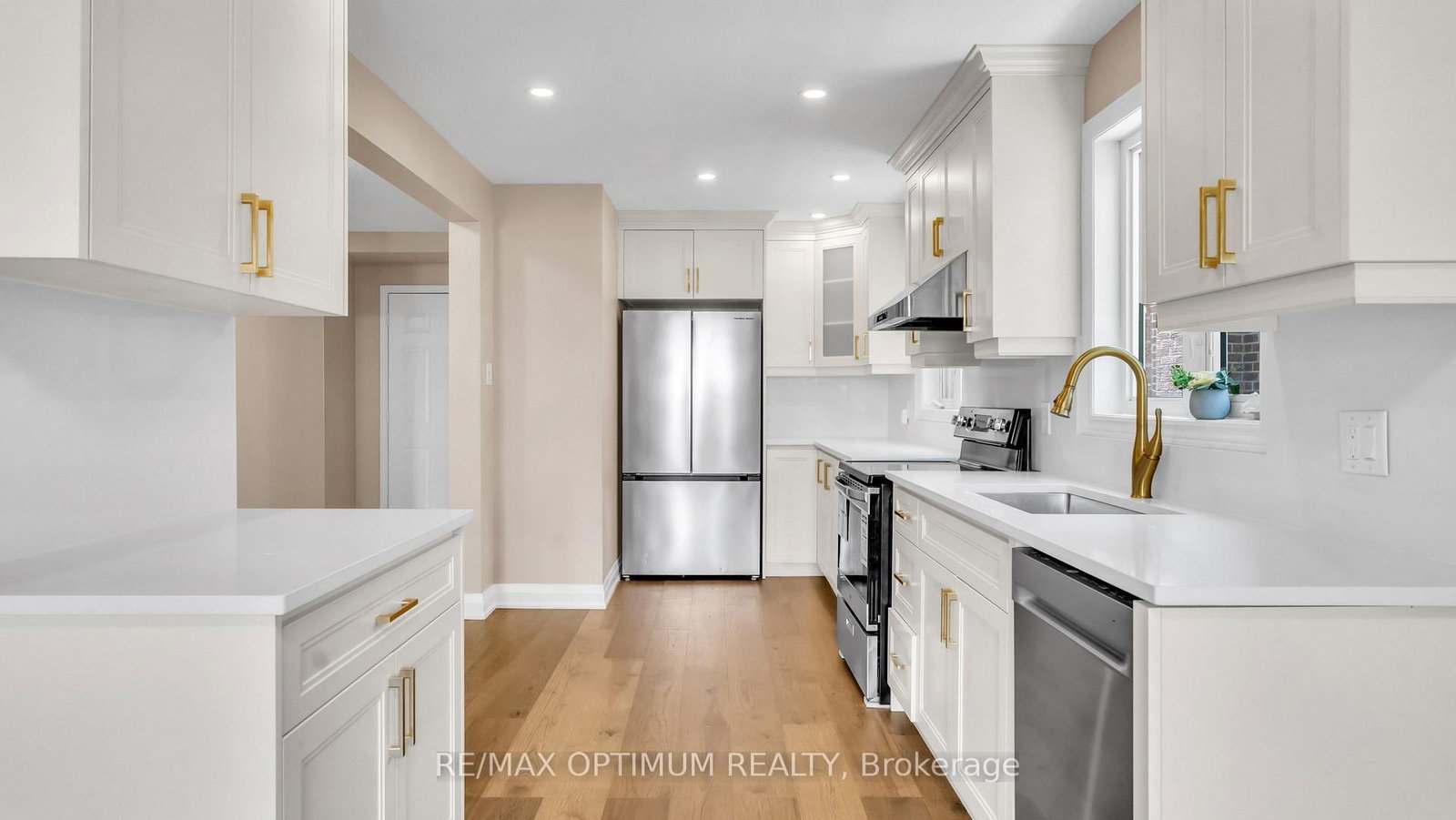 4 Lawnview Court • Brampton, ON photo 9