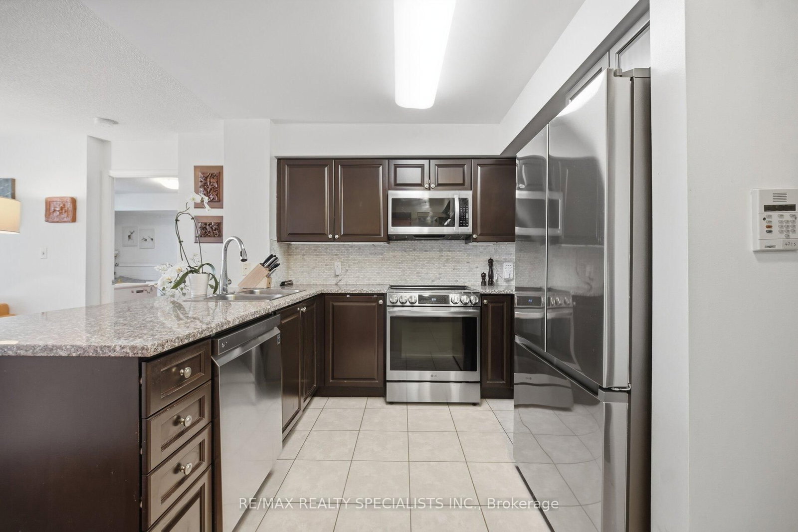 335 Rathburn Road W • #707 • Mississauga, ON photo 2