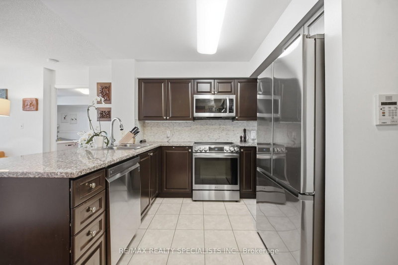 707 - 335 Rathburn Road W