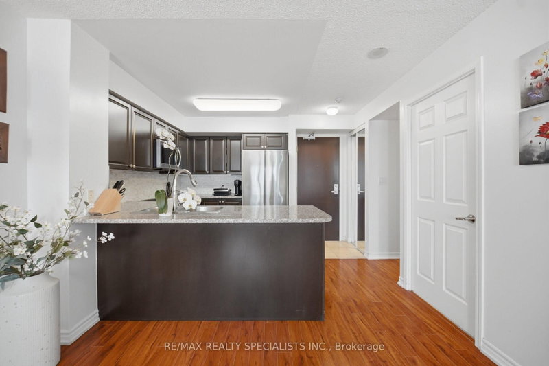707 - 335 Rathburn Road W