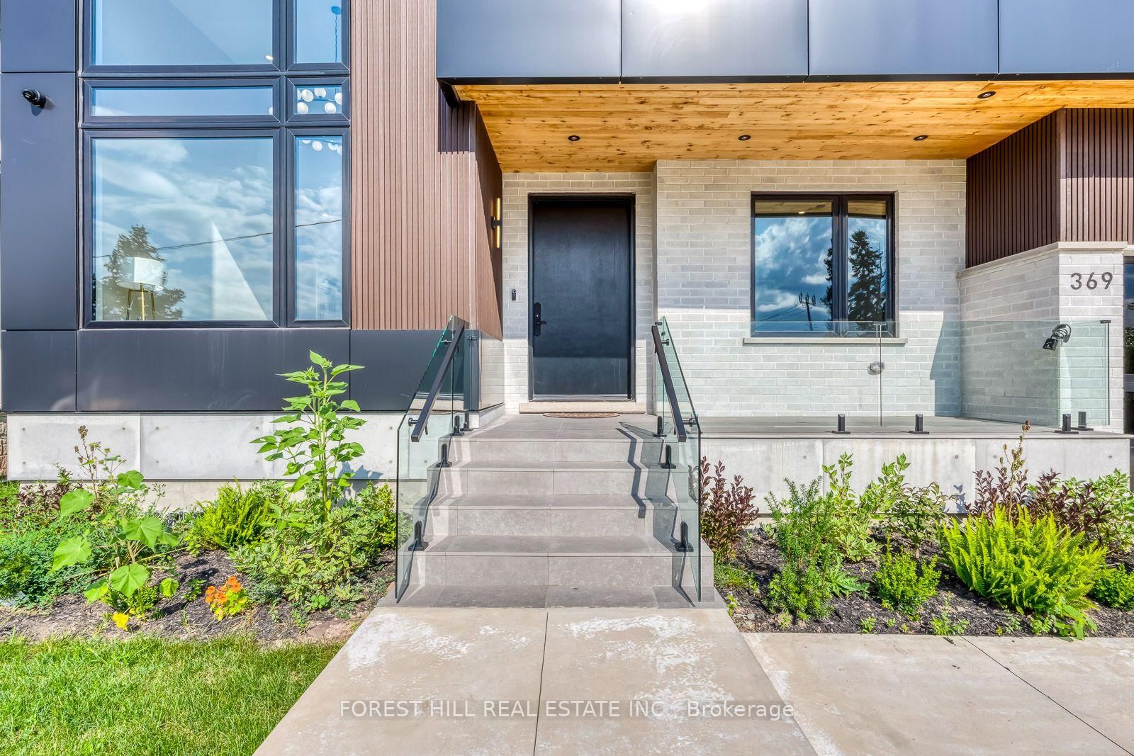 369 Wade Street • Oakville, ON photo 2