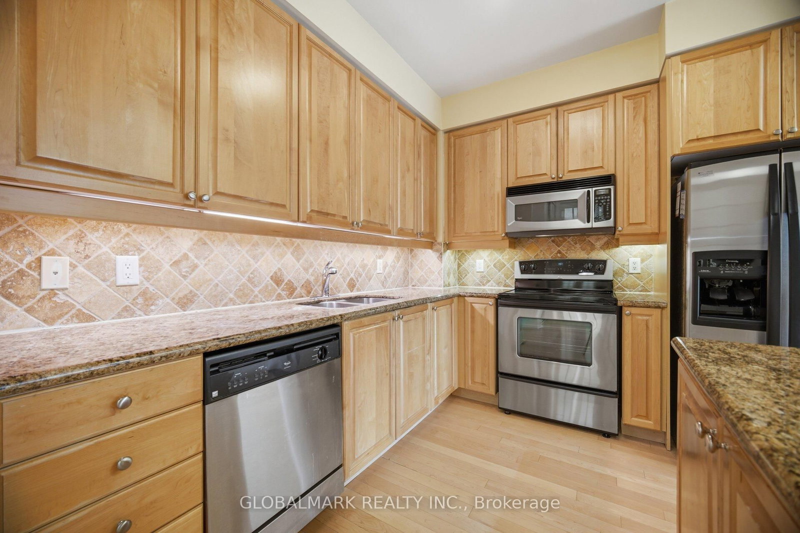 3880 duke of york Boulevard S • #Ph2 • Mississauga, ON photo 9