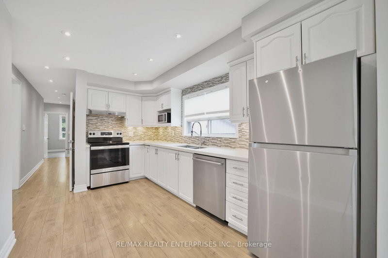 15 Delroy Dr photo 4