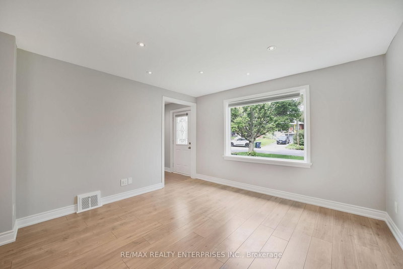 15 Delroy Dr photo 5