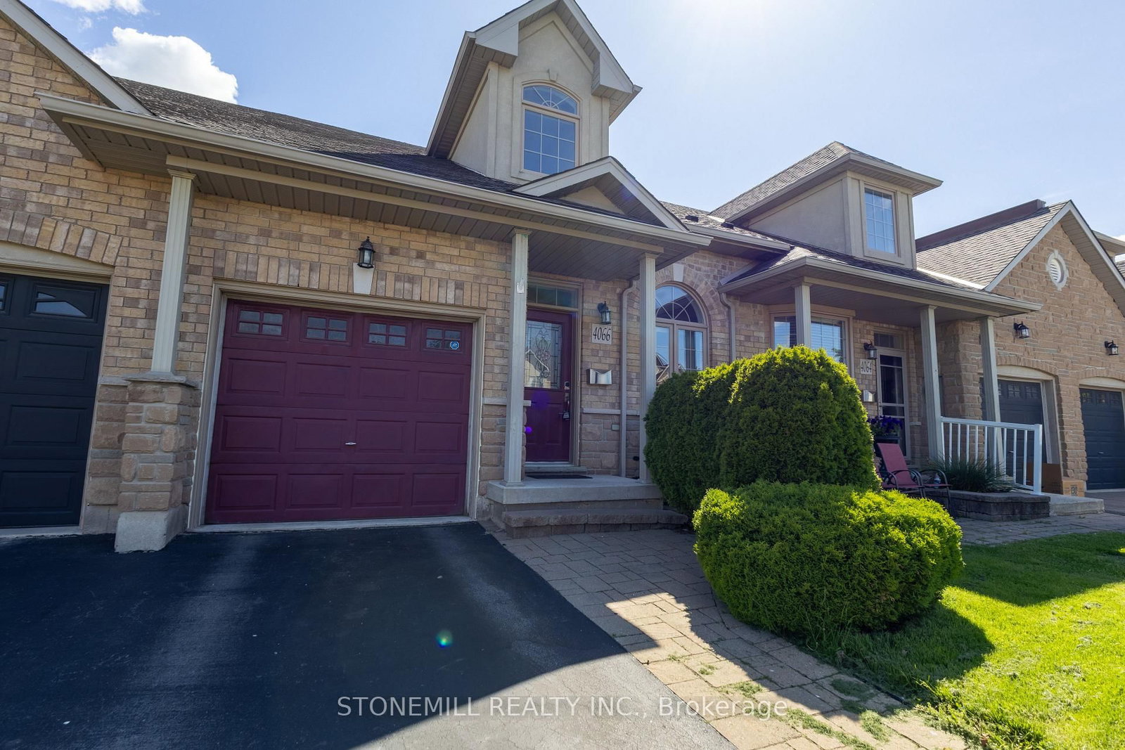 4066 Medland Drive • Burlington, ON photo 2