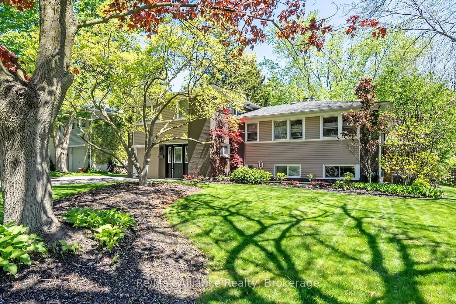 183 Westminster Drive • Oakville, ON photo 3