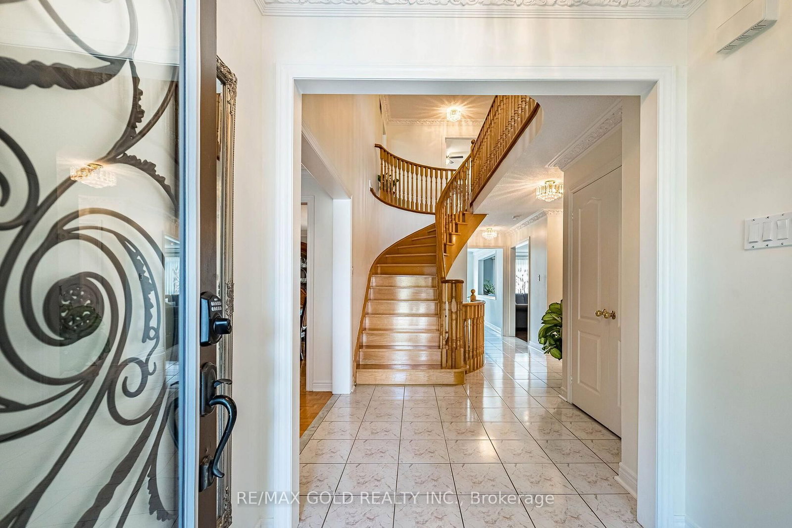 58 Springtown Trail • Brampton, ON photo 5