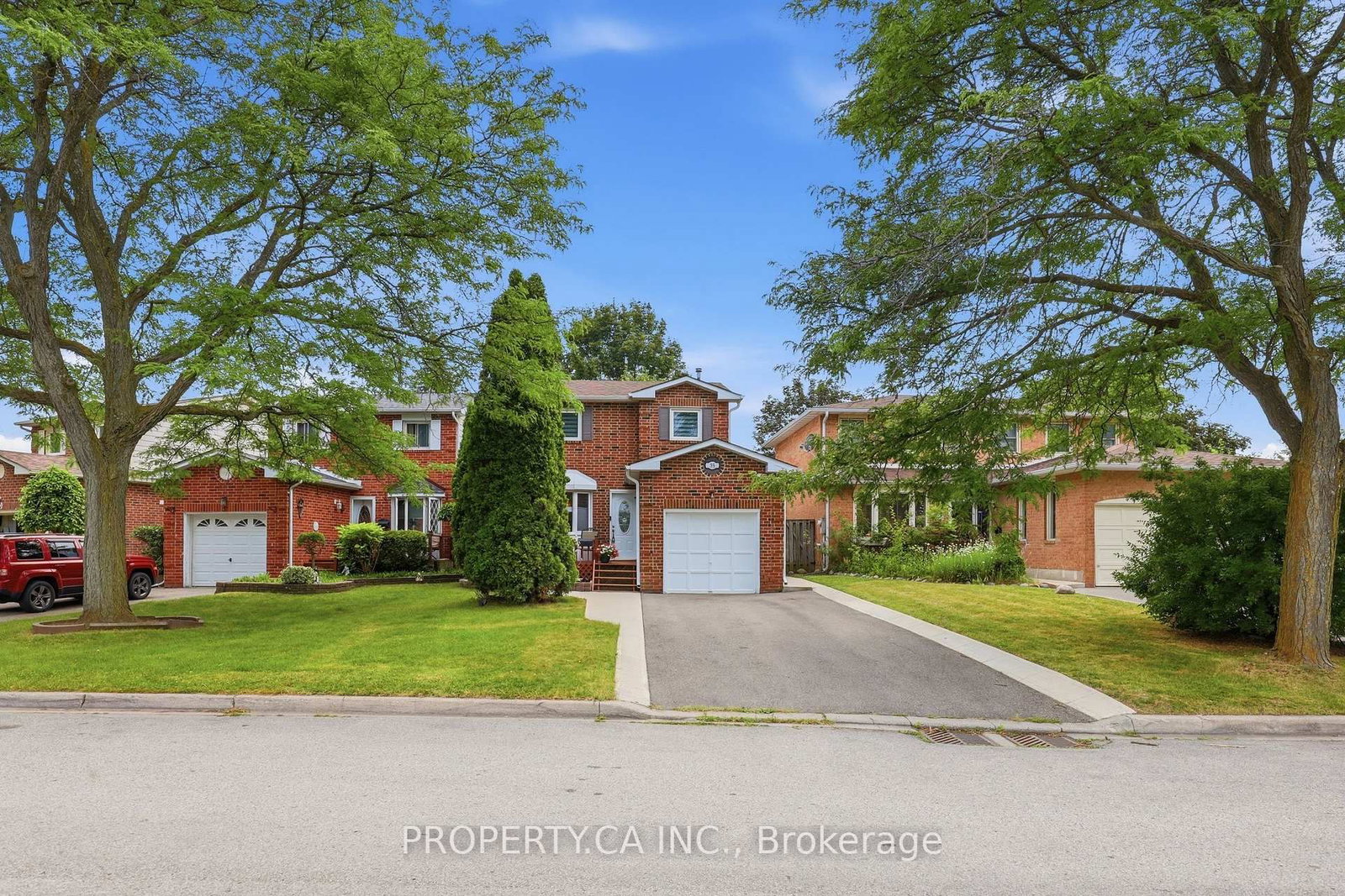 35 Lakecrest Trail • Brampton, ON photo 2