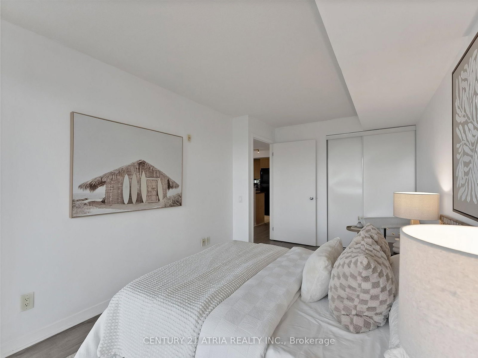 1040 The Queensway Avenue N • #502 • Toronto, ON photo 11