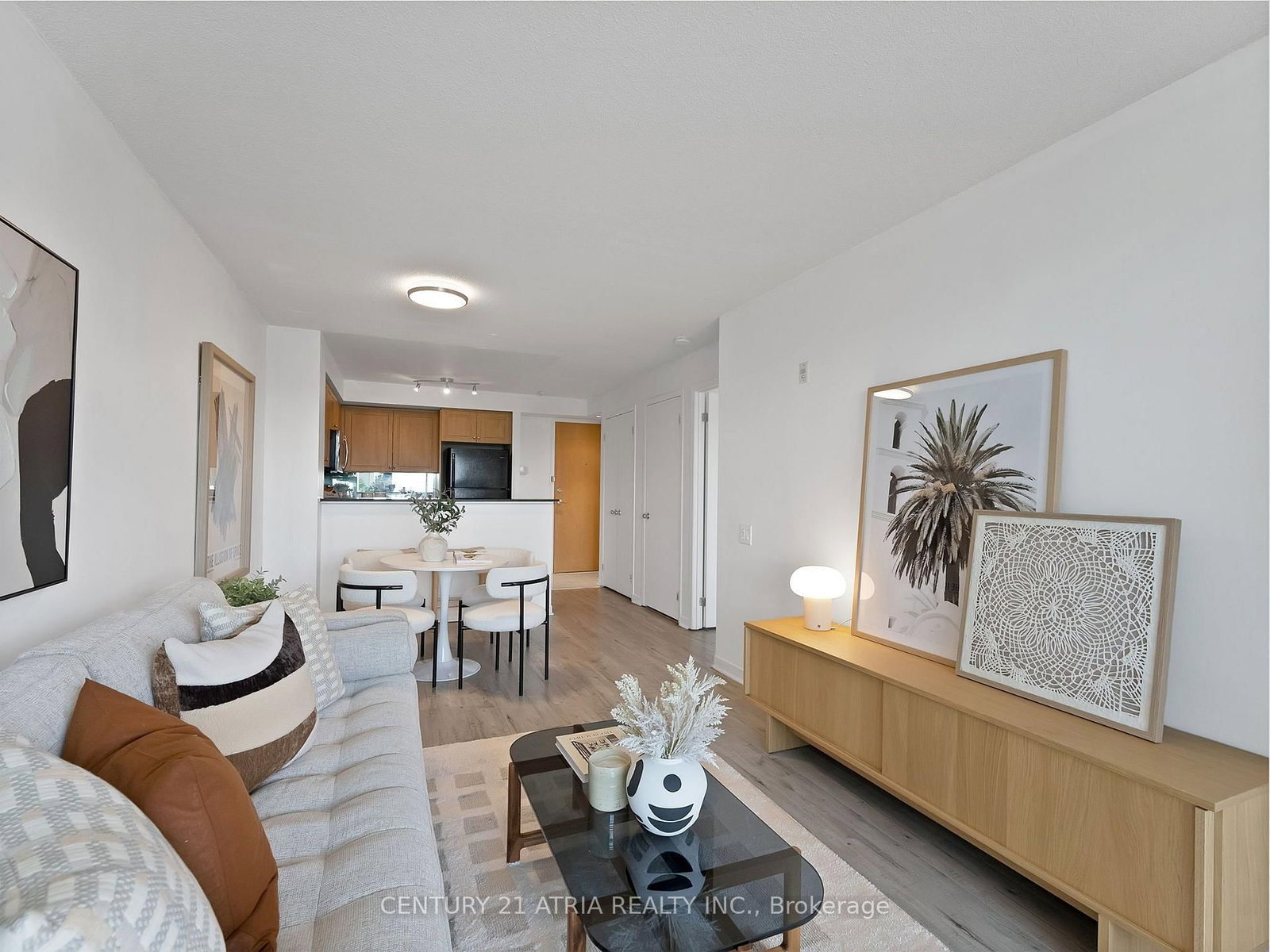 1040 The Queensway Avenue N • #502 • Toronto, ON photo 2