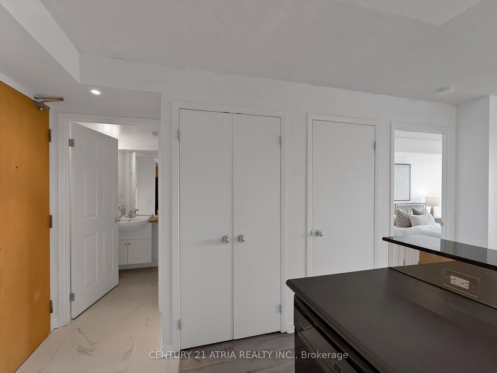 1040 The Queensway Avenue N • #502 • Toronto, ON photo 6