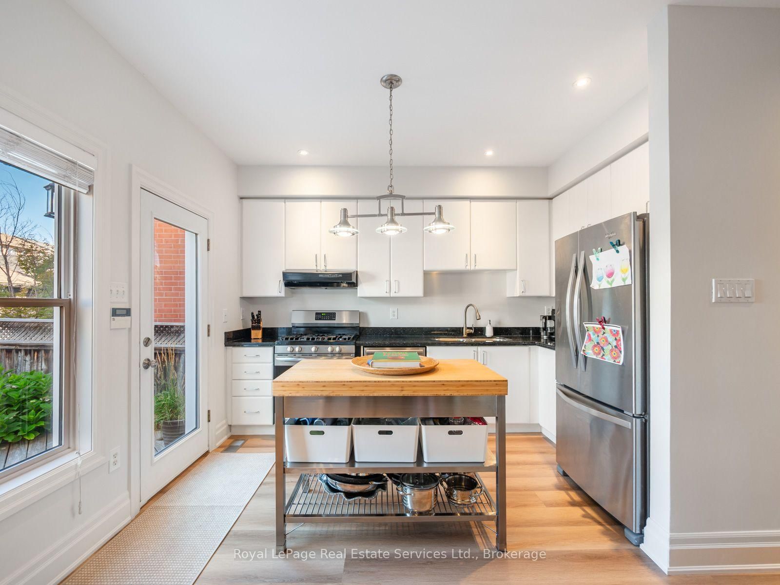 205 Littlewood Drive • Oakville, ON photo 11