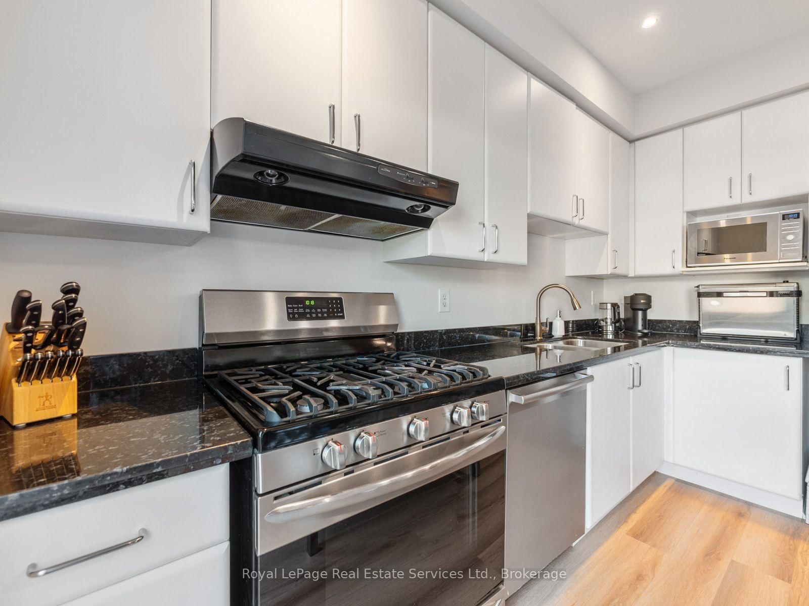 205 Littlewood Drive • Oakville, ON photo 13