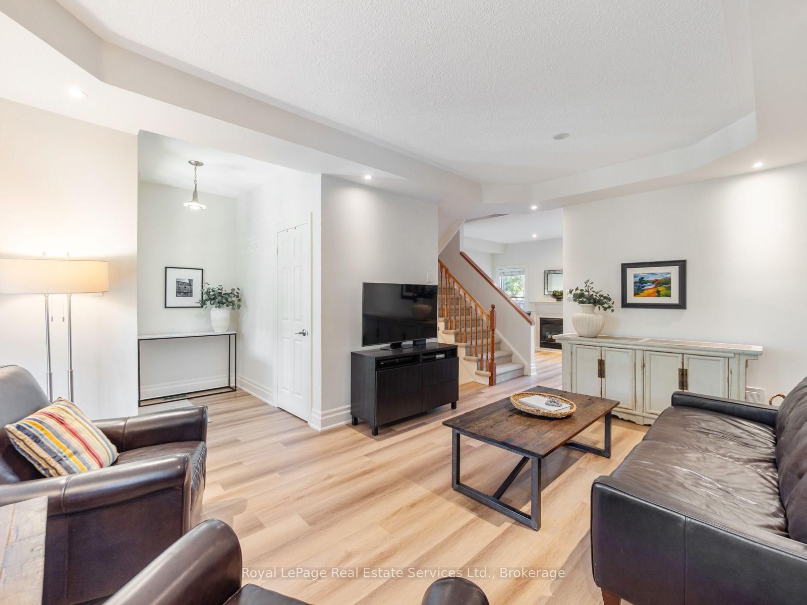 205 Littlewood Drive • Oakville, ON photo 9