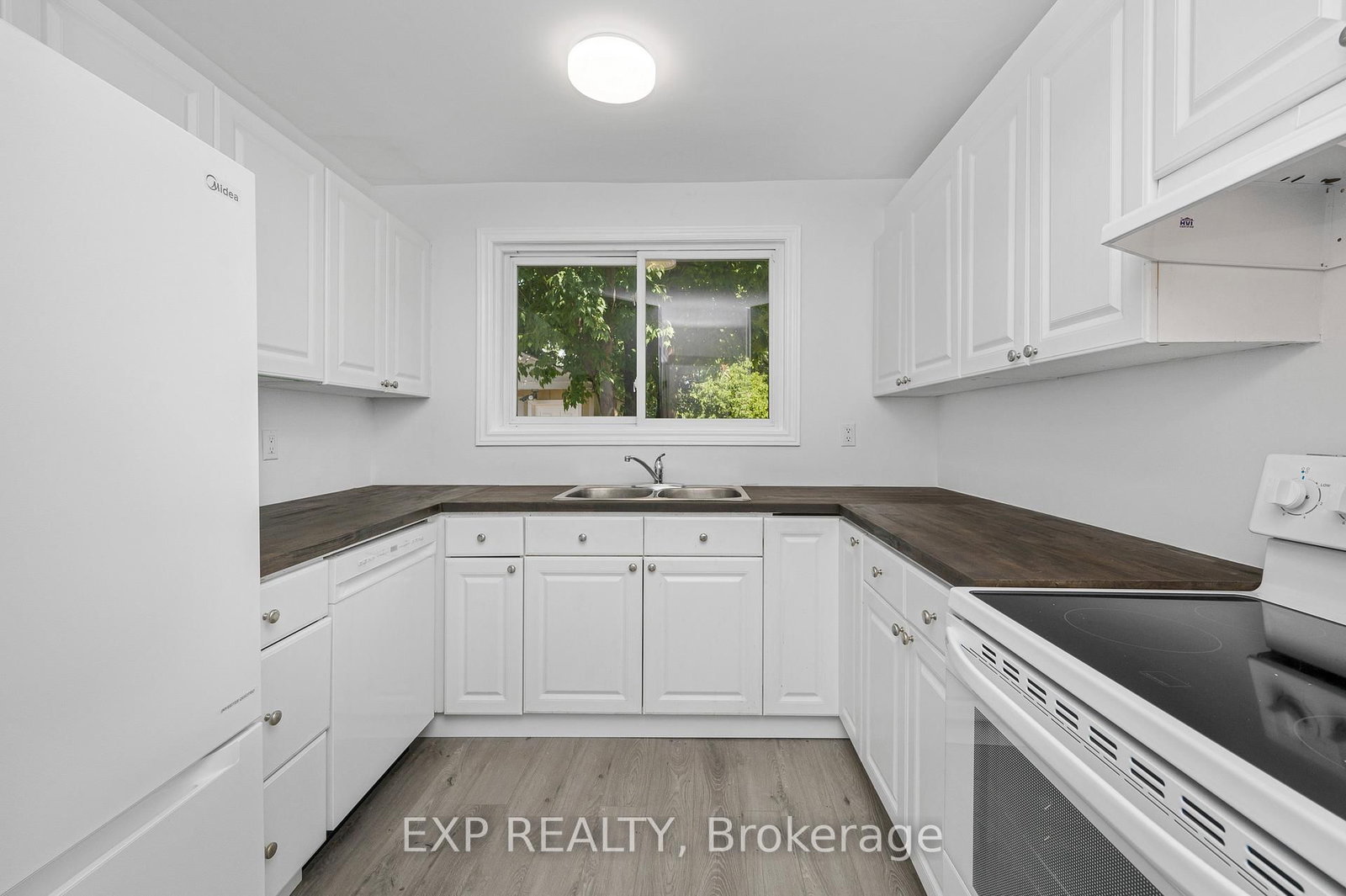 132 Heslop Road • Milton, ON photo 16