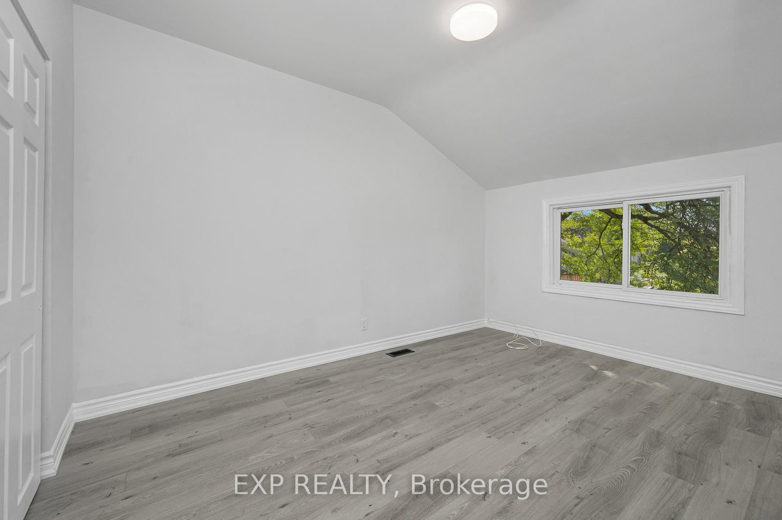 132 Heslop Road • Milton, ON photo 23