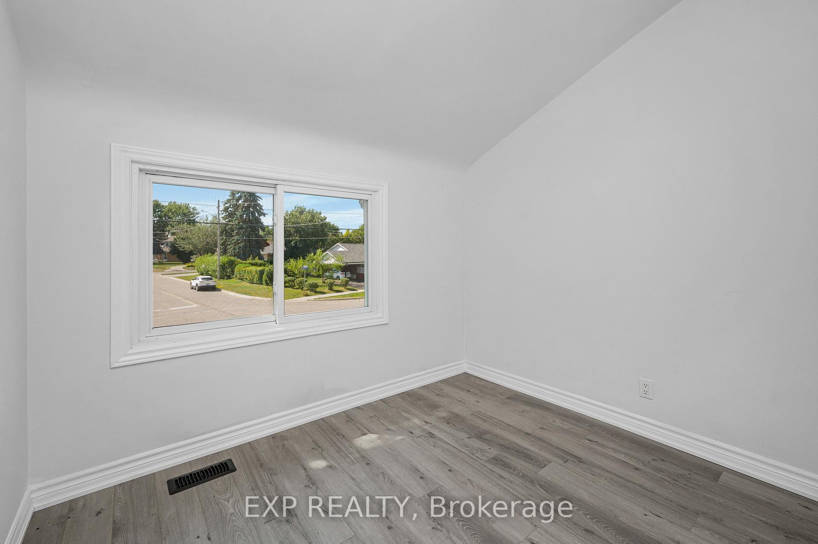 132 Heslop Road • Milton, ON photo 28