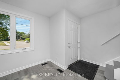 132 Heslop Road • Milton, ON photo 8